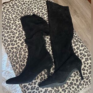 Gorgeous, Like New, Suede Stuart Weitzman heeled boot